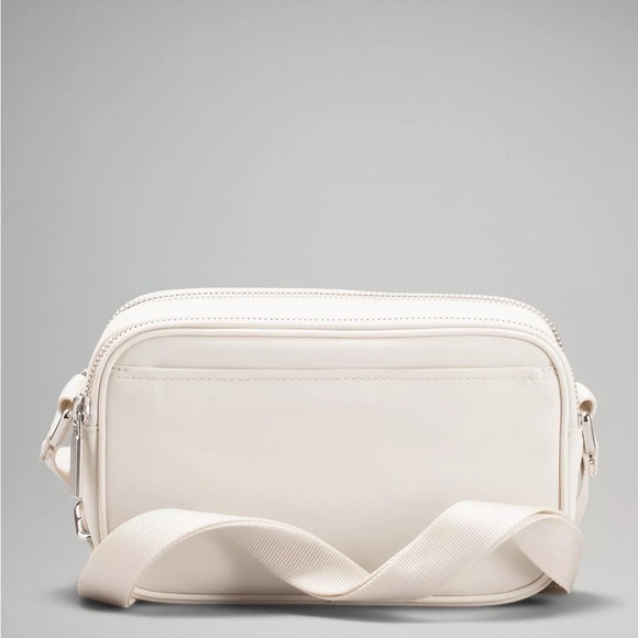 Lululemon Crossbody Camera Bag 2L- White Opal - Picture 3 of 5